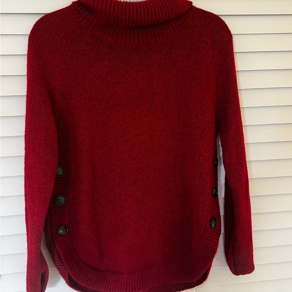 Chic Maroon Turtleneck Sweater with Button Accents - Picture 2 of 4